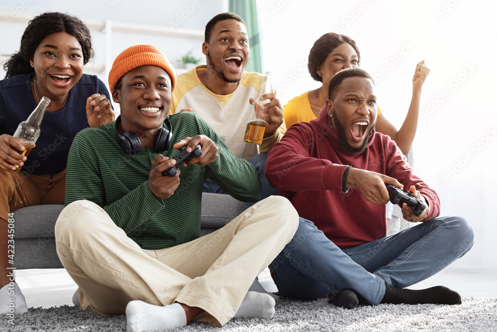 Joyful african american friends playing video games at home - obrazy, fototapety, plakaty 