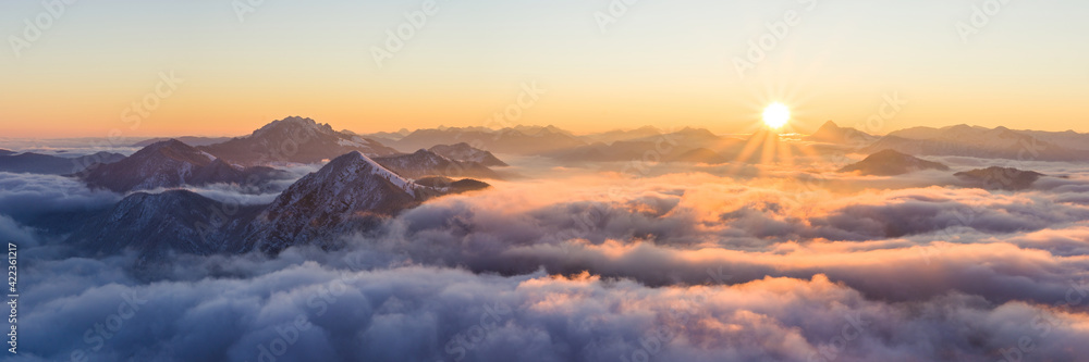 Aussicht vom Herzogstand, Sonnenaufgang am Walchensee