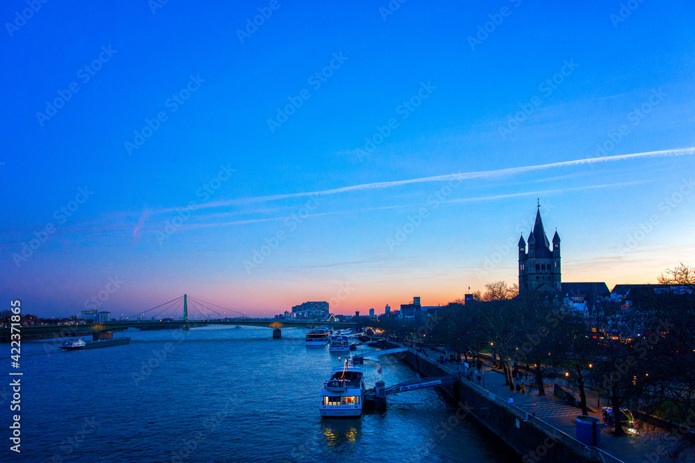 Sonnenuntergang am Rhein in Köln