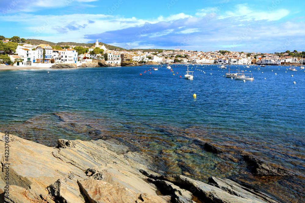 Cadaqués, petit port aux maisons blanches sur le littoral de Catalogne. Cadaqués, petit port aux maisons blanches sur le littoral de Catalogne.