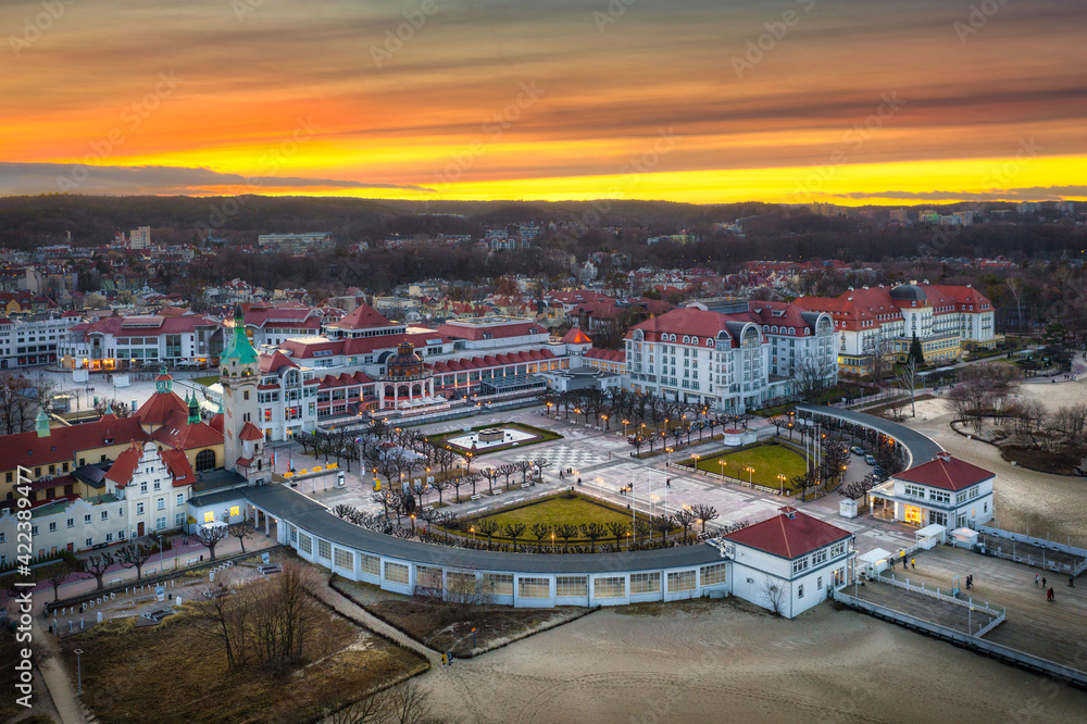 Obraz premium Amazing sunset at the beach of Baltic Sea in Sopot, Poland