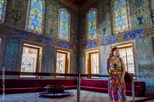 Canvas Print Young Uruguayan female visiting Harem and SultanÂ´s Private Apartments in Topkap
