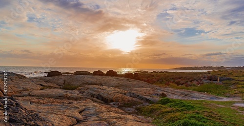 Rocas y mar. Costa de Punta Colorada, Maldonado, Uruguay.