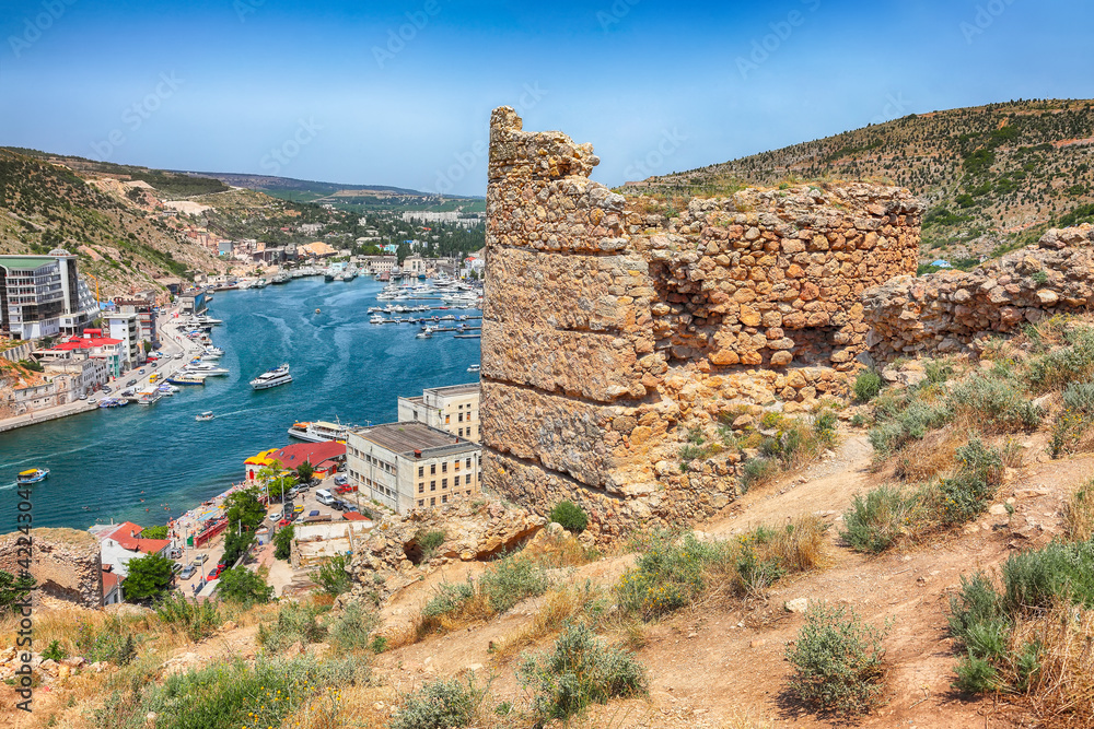 Obraz premium Scenic view of Balaklava bay with yachts and ruines of Genoese fortress Chembalo in Sevastopol city from the height