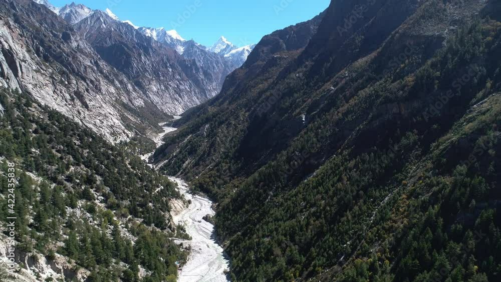 Vallée de Gangotri dans l'État de l'Uttarakhand en Inde vue du ciel Vallée de Gangotri dans l'État de l'Uttarakhand en Inde vue du ciel