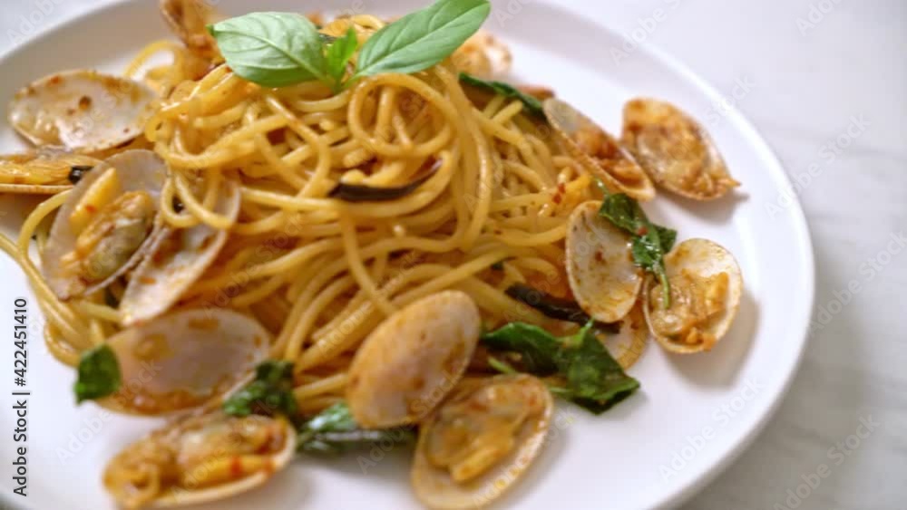 Stir Fried Spaghetti with Clams and Garlic and Chilli Stir Fried Spaghetti with Clams and Garlic and Chilli