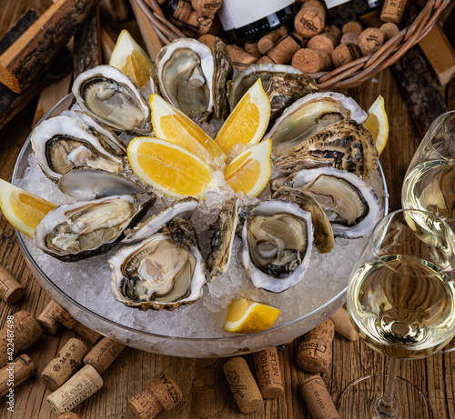 Large mussels and lemons in ice.
