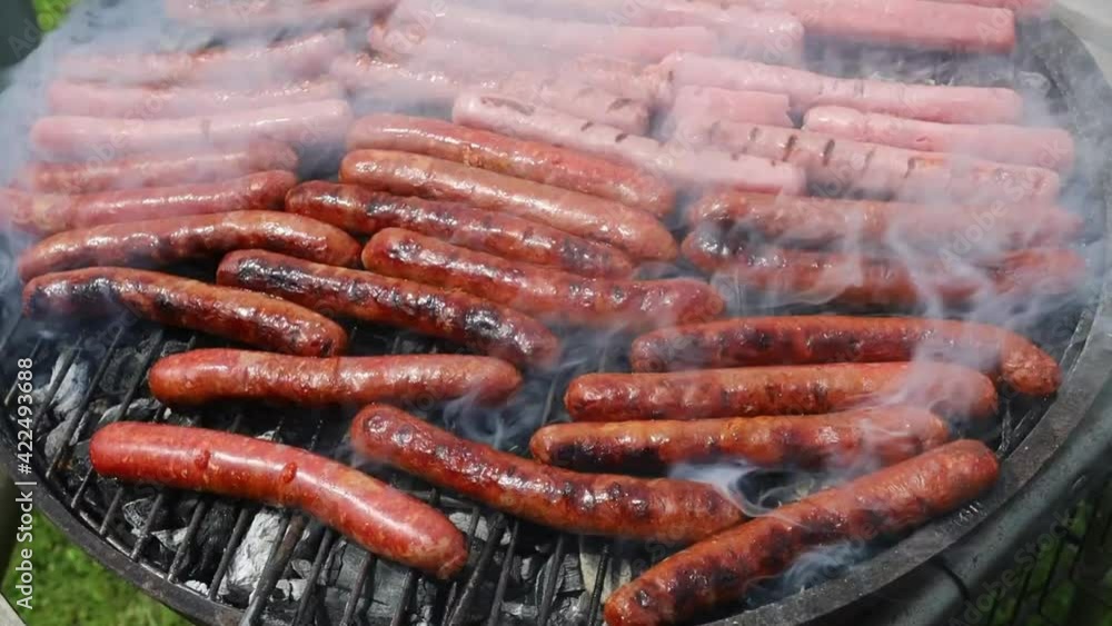 cuisson de saucisses et merguez au barbecue cuisson de saucisses et merguez au barbecue
