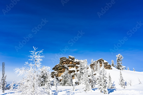 Wallpaper Mural the rock is covered with snow in winter Torontodigital.ca