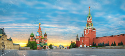 Obraz na płótnie Moscow, Russia. Sunrise over Red Square and Saint Basil Cathedral w salonie