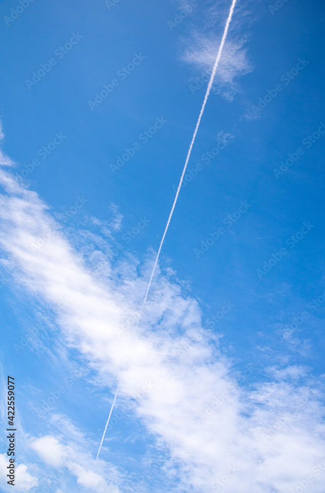 青空に伸びるひこうき雲 青空に伸びるひこうき雲