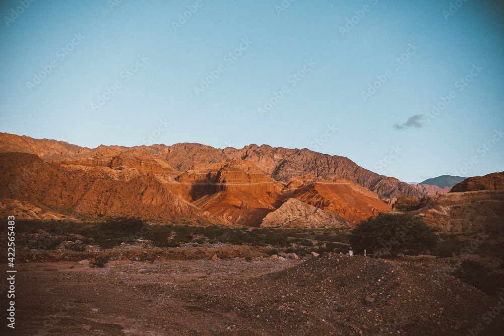 Fototapeta premium paisaje de montañas