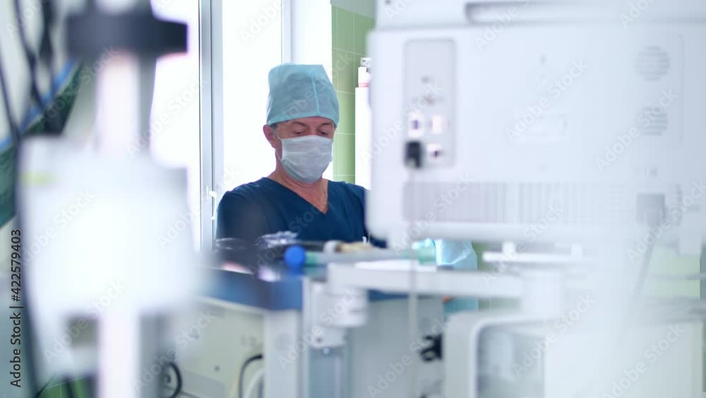 Introducing a patient to anesthesia before surgery Introducing a patient to anesthesia before surgery