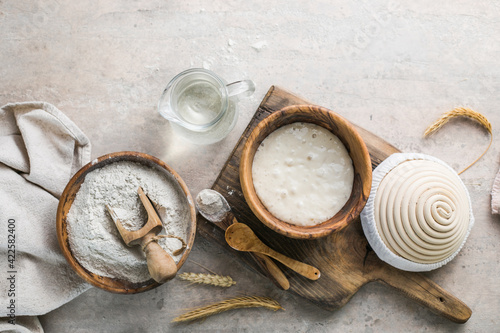 Slika na platnu The leaven for bread is active