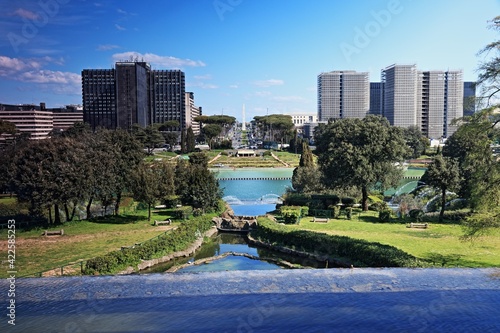 Roma, laghetto dell'Eur: il giardino delle cascate