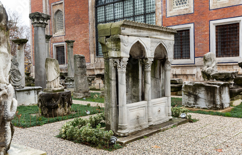 Obraz na plátne Istanbul, Turkey - January 01, 2021: Remnants of ancient columns in the courtyar
