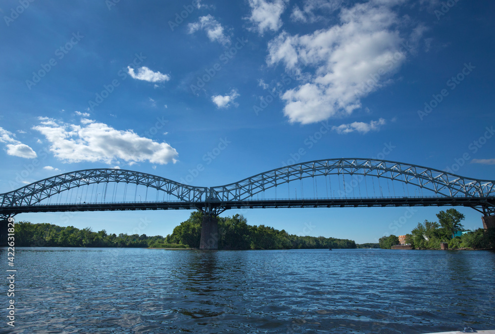 Obraz premium Arrigoni Bridge over the Connecticut River in Middletown.