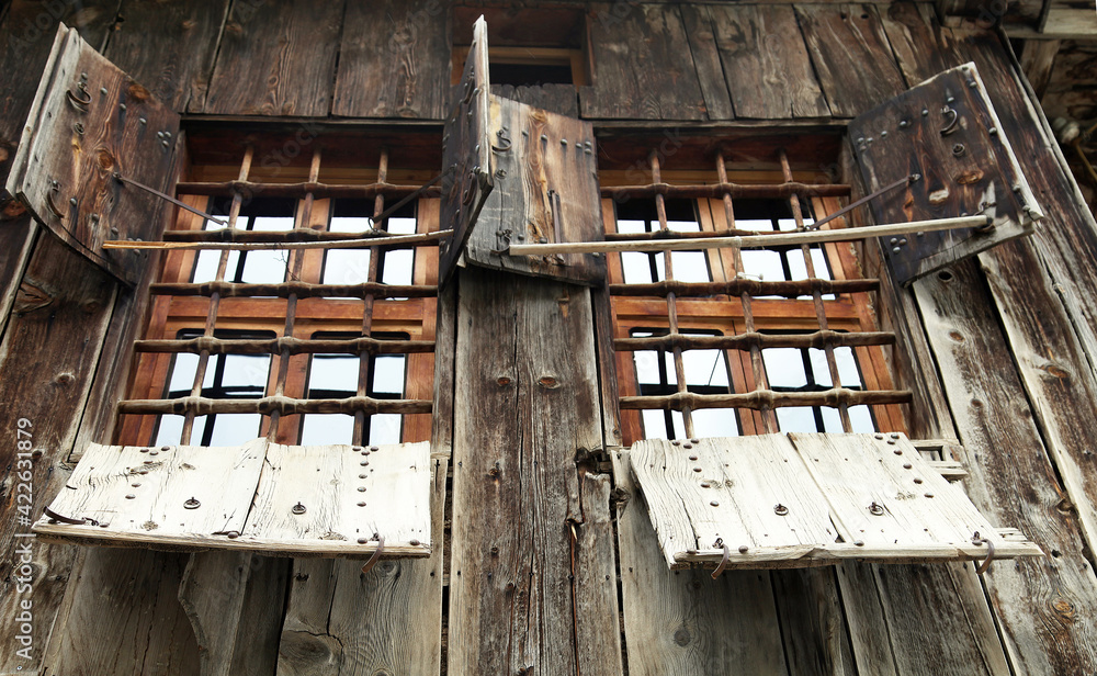 Traditional house at District of Kemaliye (Egin) in Erzincan, Turkey. Kemaliye is known for its historic architecture, including many Ottoman-era houses. Traditional house at District of Kemaliye (Egin) in Erzincan, Turkey. Kemaliye is known for its historic architecture, including many Ottoman-era houses.