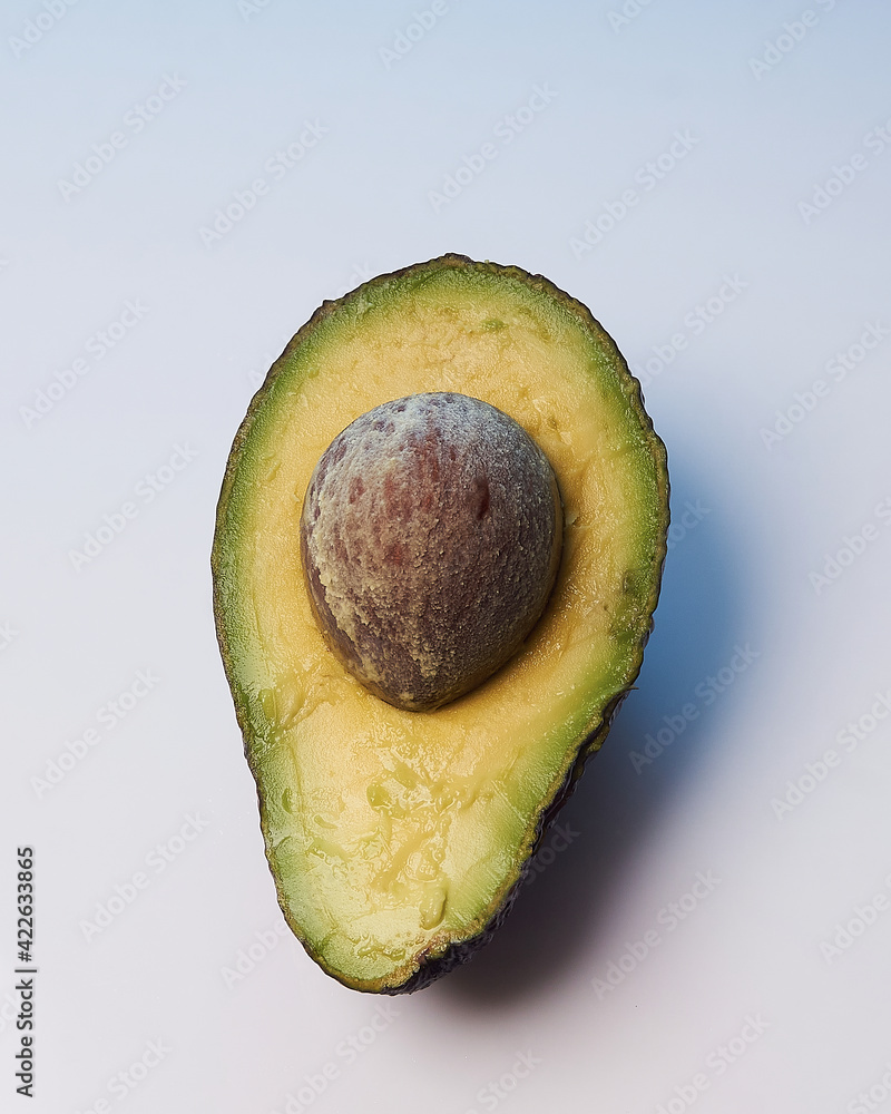 Avocado mit Kern