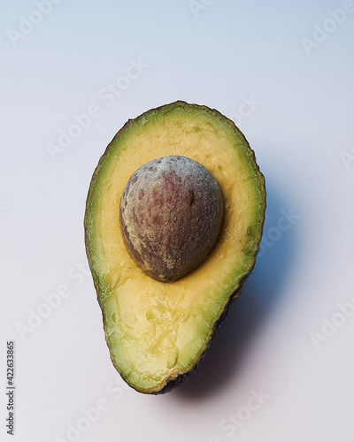 Obraz na płótnie Avocado mit Kern w salonie