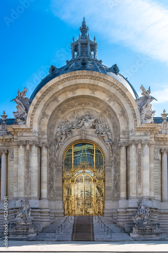 Paris, the « Petit Palais », beautiful building in a chic area of the French capital  © Pascale Gueret