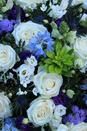 White and blue flower arrangement for a wedding