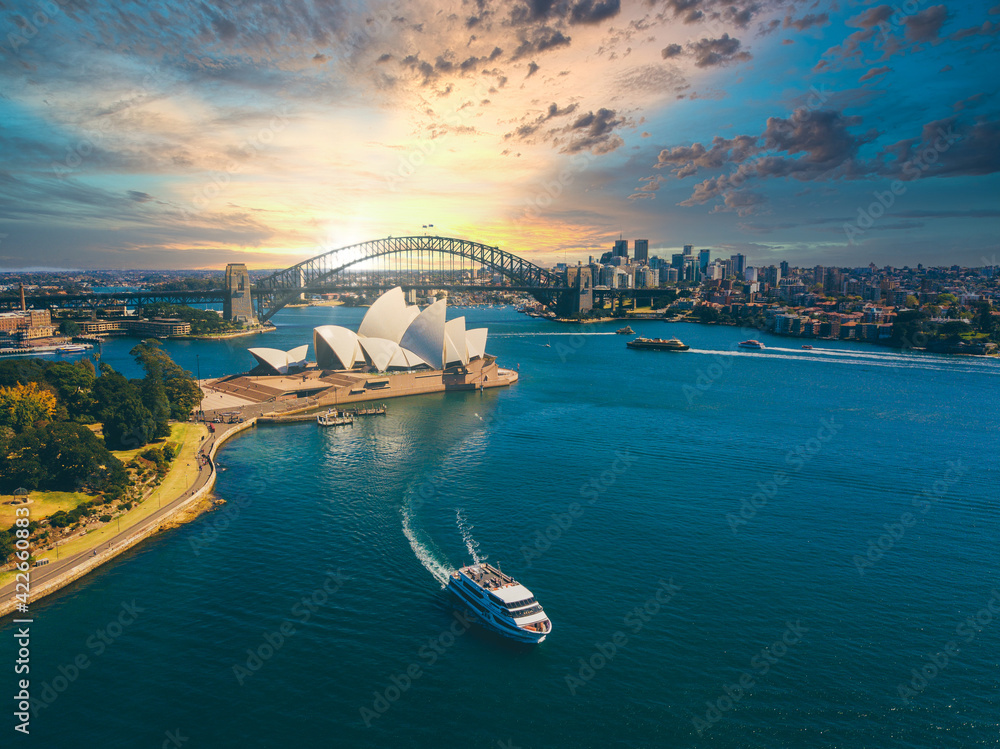 Naklejka premium Landscape aerial view of Sydney Opera house around the harbour. 