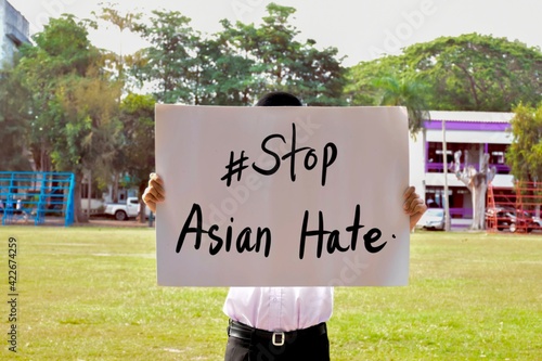 Cuadro en lienzo English texts “#Stop Asian Hate” on cardboard holding in hands of Asian boy student, concept for calling international community to stop hurting and hating Asian people