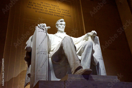 Fotografiet Statue of Abraham Lincoln in the Lincoln Memorial Washington DC