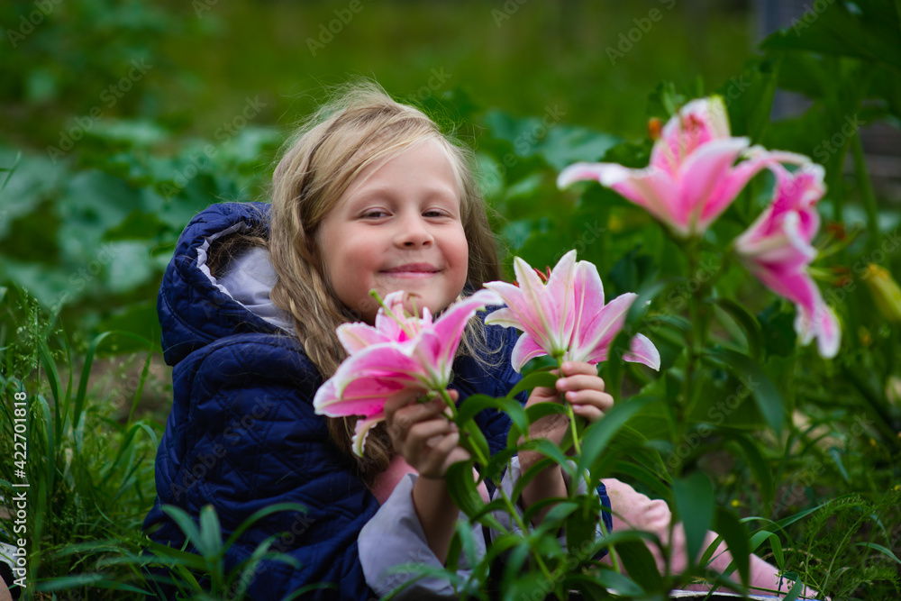 blonde girl portrait outdoor, selective focus blonde girl portrait outdoor, selective focus