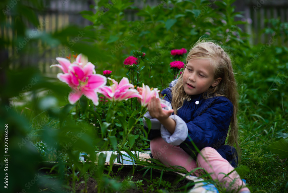 blonde girl portrait outdoor, selective focus blonde girl portrait outdoor, selective focus