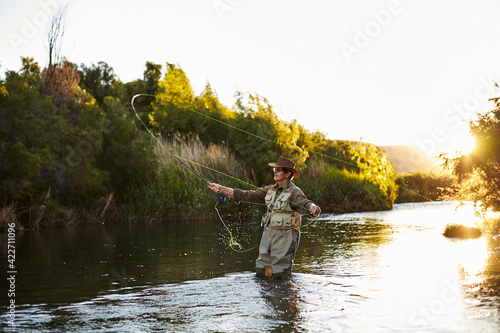 Cuadro en lienzo Fishing in a river in patagonia.
