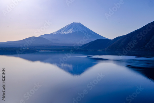山梨県の本栖湖からの富士山