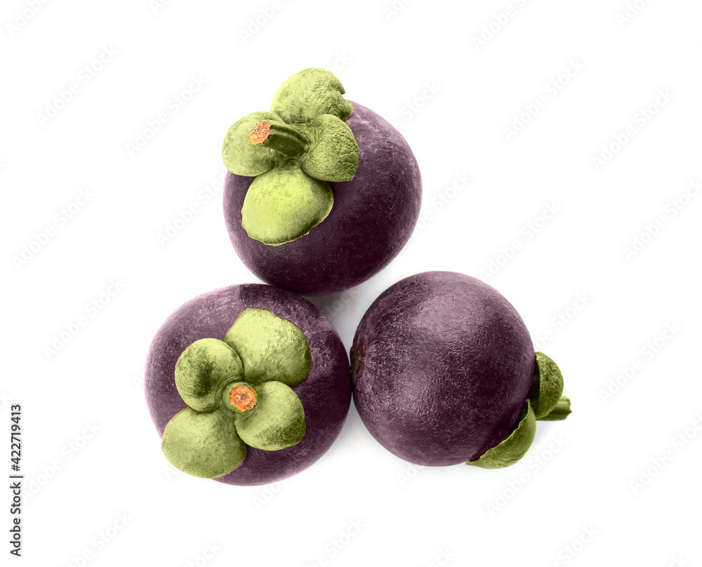 Obraz premium Delicious ripe mangosteen fruits on white background, top view