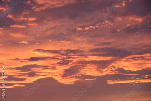 朝焼けした空と雲 © misumaru51shingo