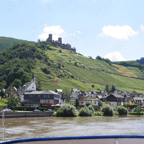 Alken an der Mosel mit Burg Thurant photo