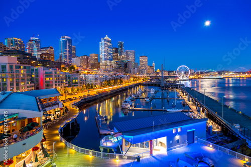 Panoramic view of Seattle Downtown and Anthony's Pier 66