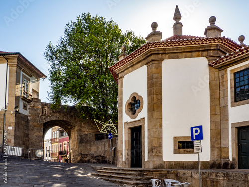 Foto "Porta do Soar" and Chapel of Our Lady of Remedies in Viseu.