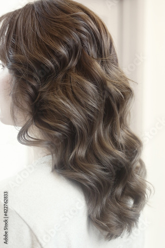 light brown long curly loose hair closeup photo in hair salon back view