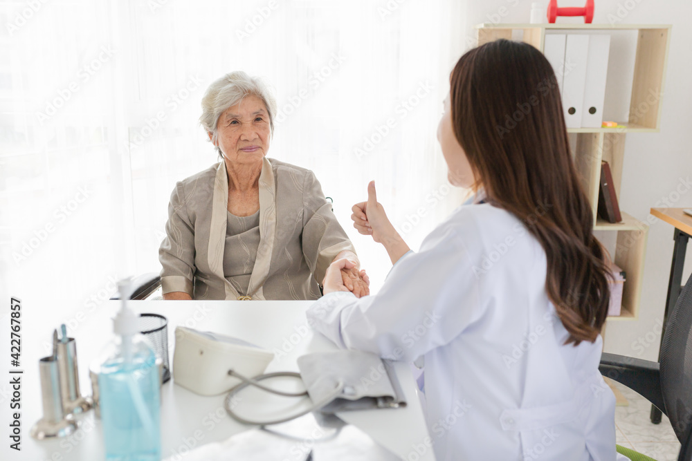 close up old patient, old Asian patient talk about treatment plan with female doctor in mental health clinic, doctor show thumb up sign with hand, elderly health check up, happiness hospital close up old patient, old Asian patient talk about treatment plan with female doctor in mental health clinic, doctor show thumb up sign with hand, elderly health check up, happiness hospital