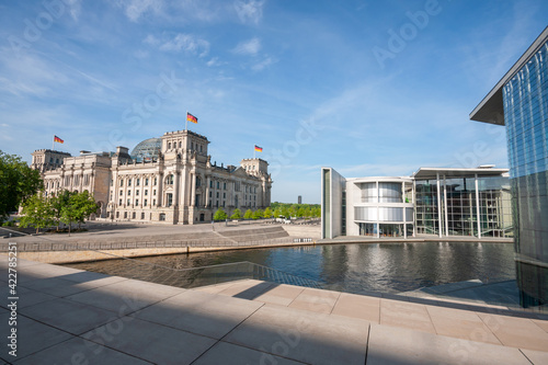 Reichstagsgebäude und Paul-Löbe-Haus in Berlin