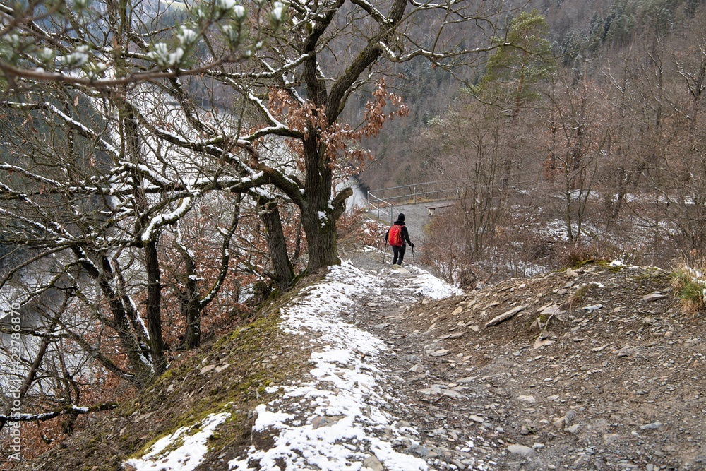 Wandern  Am hohenwarte Stausee - Unterwegs  auf dem Talsperren Rundweg bei Ziegenrück  hoch über der Saale, Ostthüringen