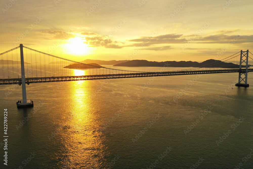 香川県坂出市　夕暮れの瀬戸大橋