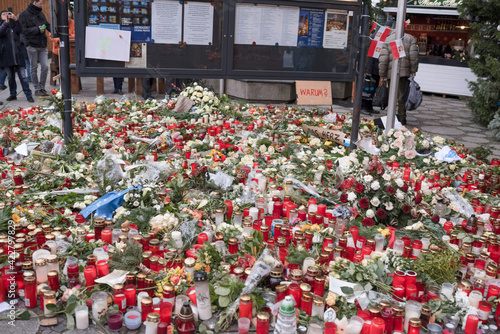 Berlin honored the memory of those killed in the terrorist attack of 19 December on the Christmas market