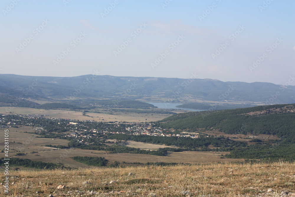 Naklejka premium city in the valley