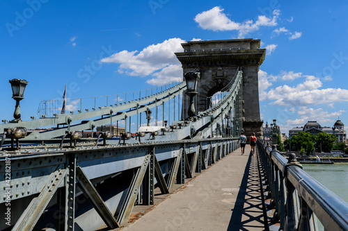 Canvas Print View of old historical Széchenyi Chain Bridge over Danube with clear blue sky in Budapest, Hungary