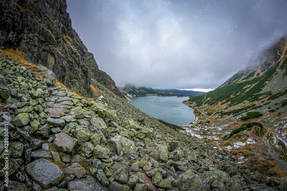 Czarny Staw Gąsienicowy ze szlaku na Zawrat, Tatry