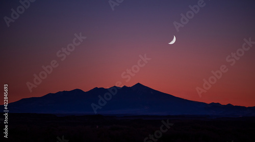 Fotografie moon over the mountains
