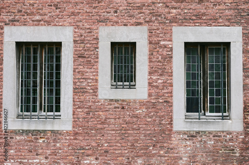 façade avec fenêtres historiques à Liège 