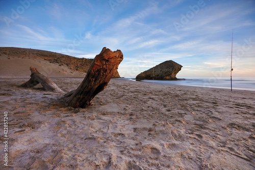 Atardecer en la playa de Monsul dentro del Parque Natural de Cabo de Gata en Almería, España